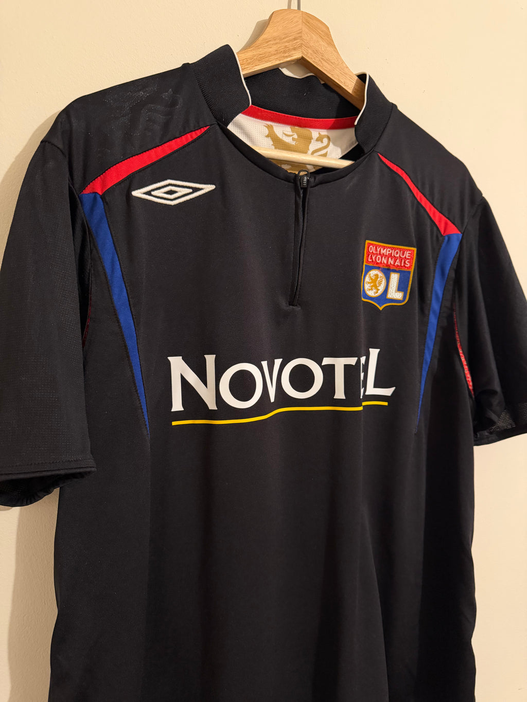 Lyon 2006/07 Away Shirt ‘Benzema’ (L)