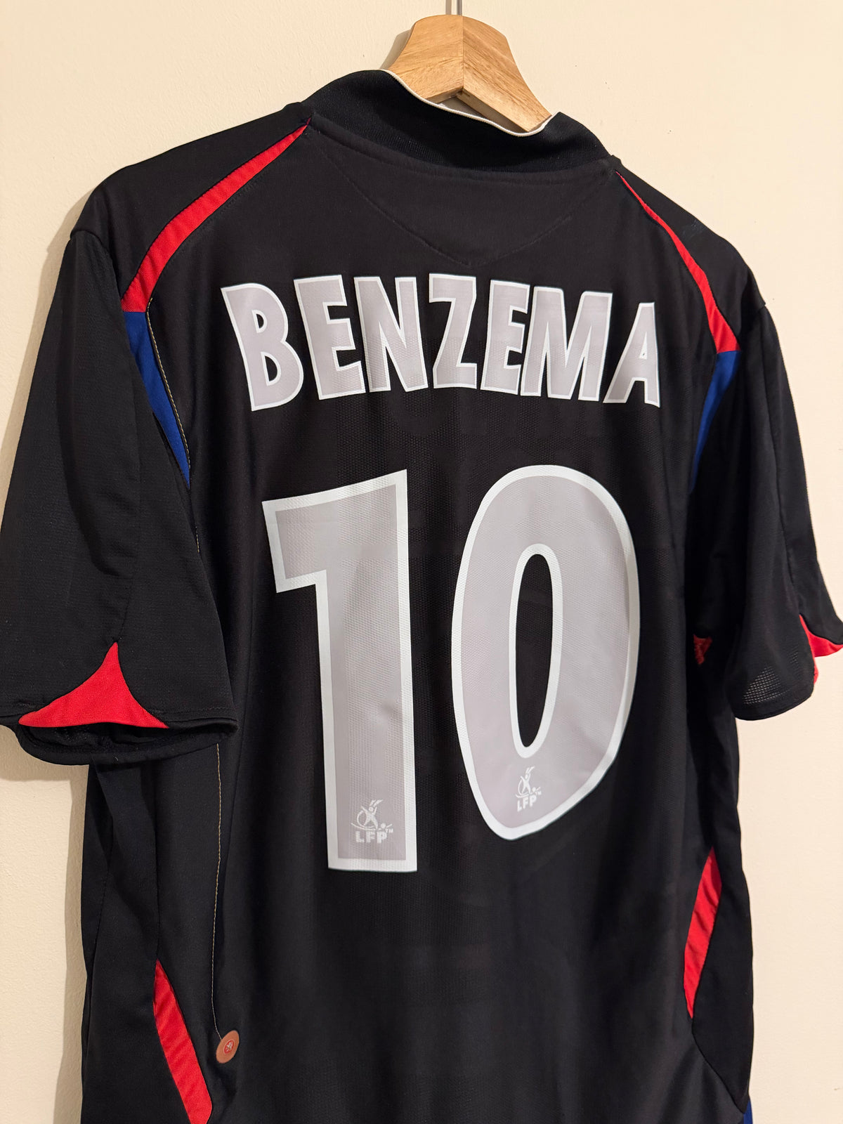 Lyon 2006/07 Away Shirt ‘Benzema’ (L)