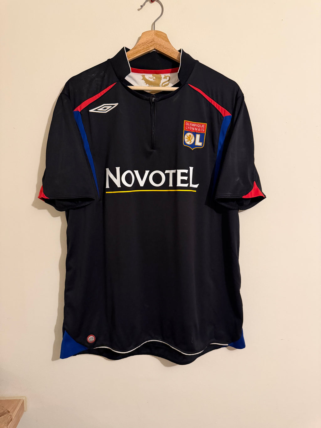 Lyon 2006/07 Away Shirt ‘Benzema’ (L)