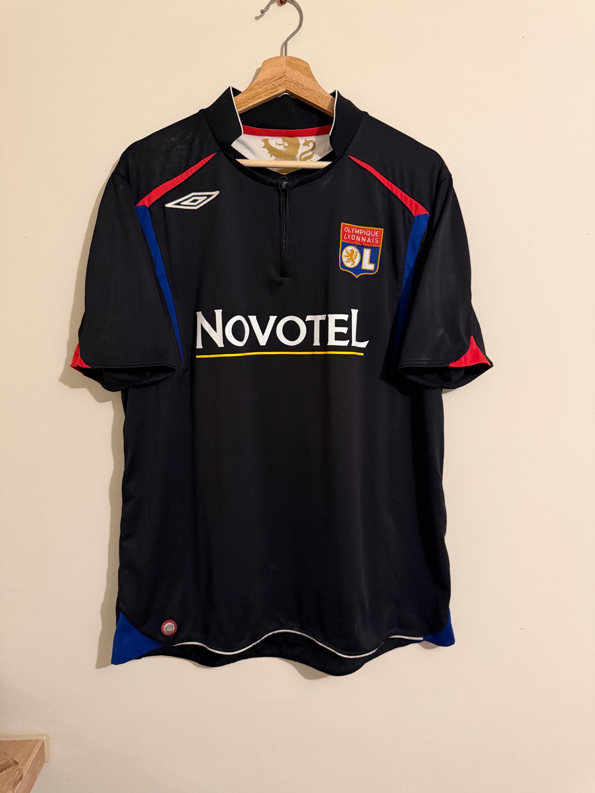Lyon 2006/07 Away Shirt ‘Benzema’ (L)