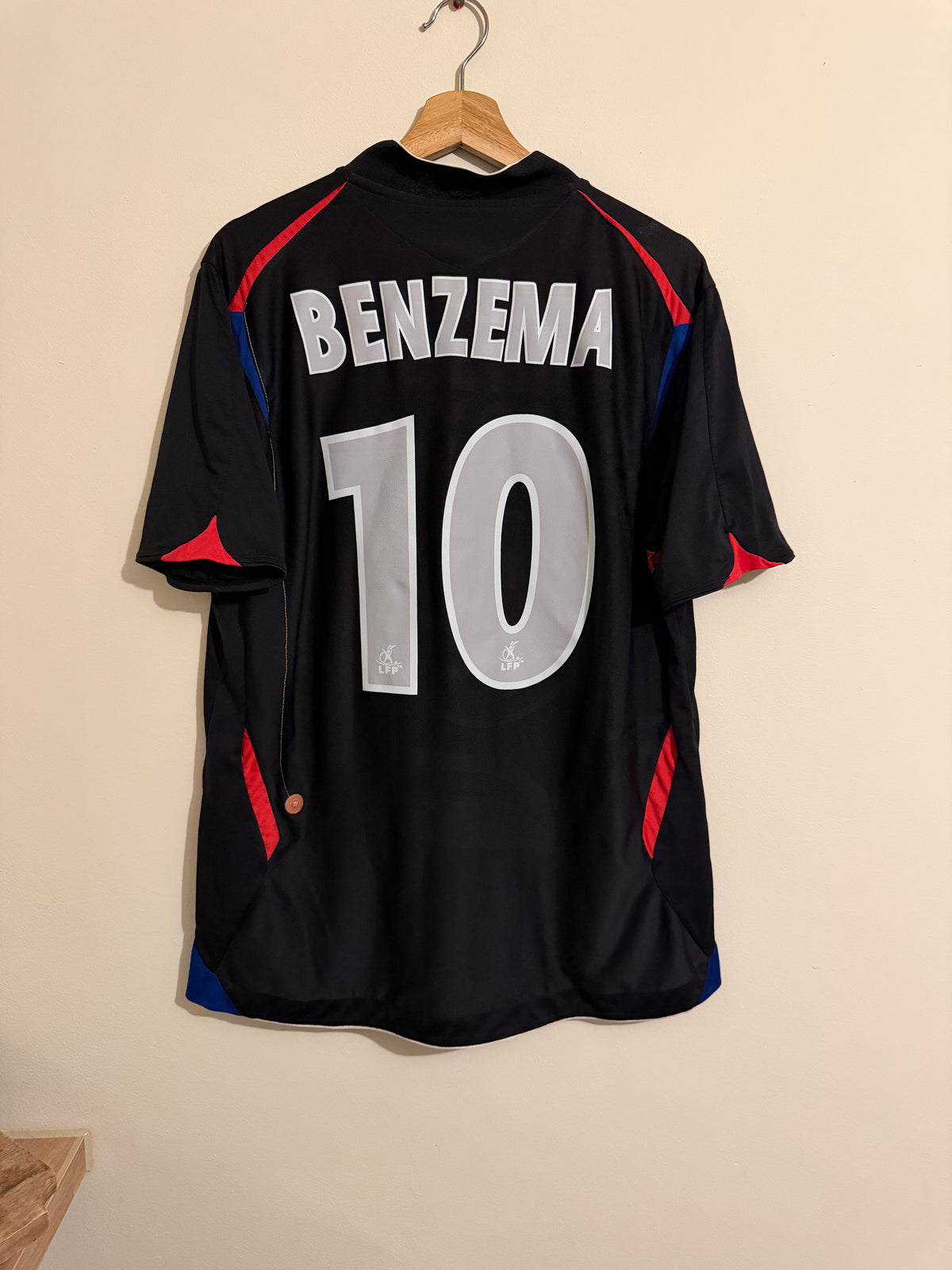 Lyon 2006/07 Away Shirt ‘Benzema’ (L)